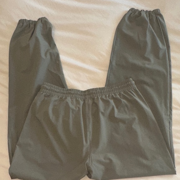TWO WOMENS TNA ARITZIA MEDIUM TRACK JOGGERS OLIVE GREEN AND BLACK - Picture 7 of 10